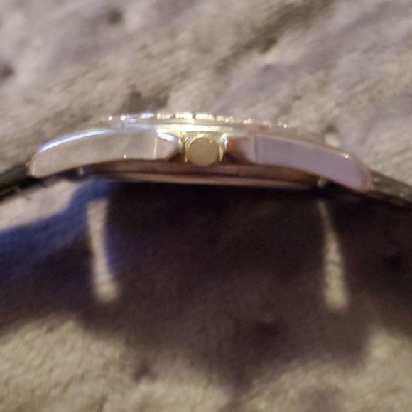 Manhattan by Croton‎ Women's Silver Crystallized Bezel Watch CM404246 Black Band - Picture 6 of 12